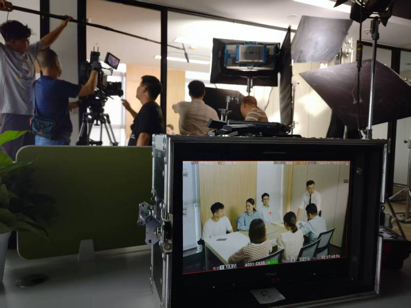大余县TVC拍摄公司：科技产品视觉化大师，诠释未来感与功能美学